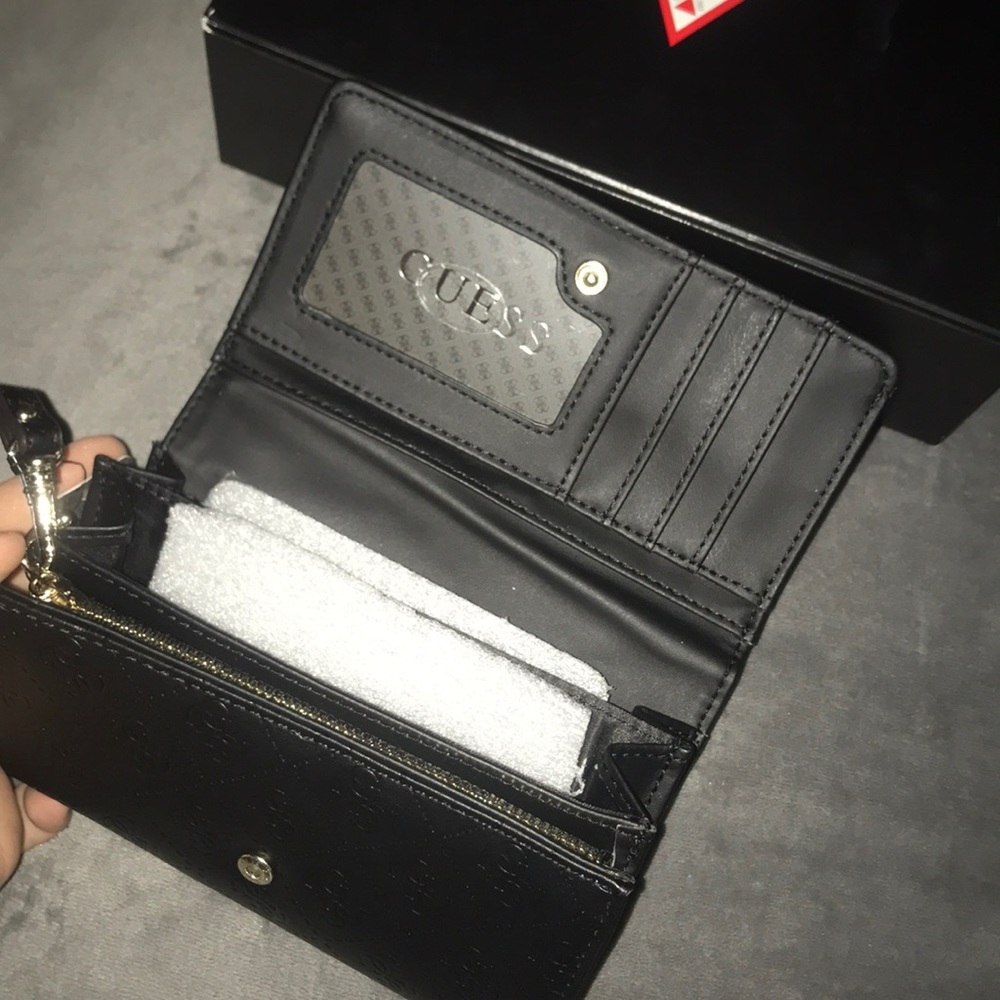 GUESS Wallet - Picture 6 of 6